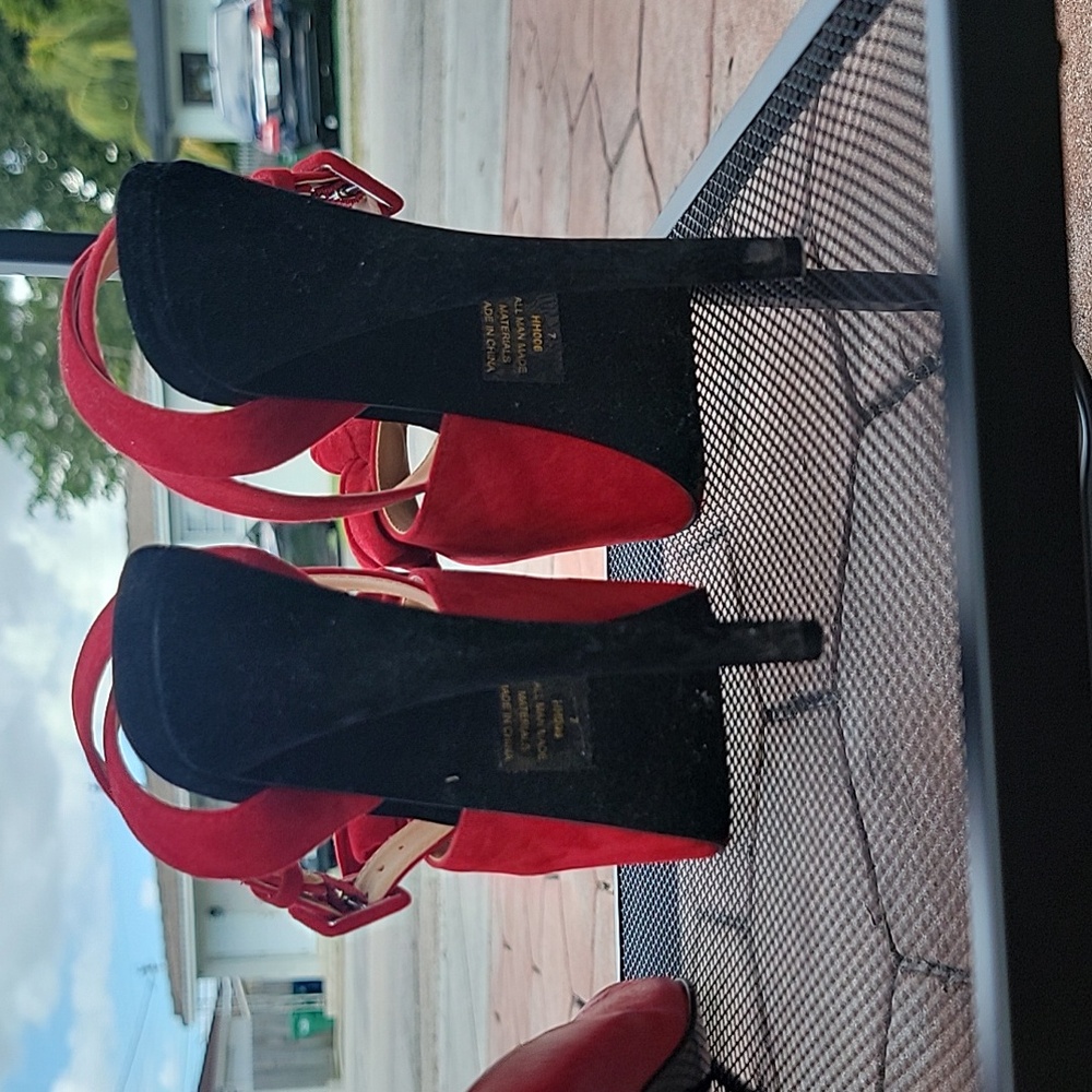 Shoes - Picture 4 of 4
